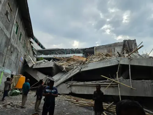 Ketika Dinding Pesantren Runtuh, Apa yang Sebenarnya Roboh?
