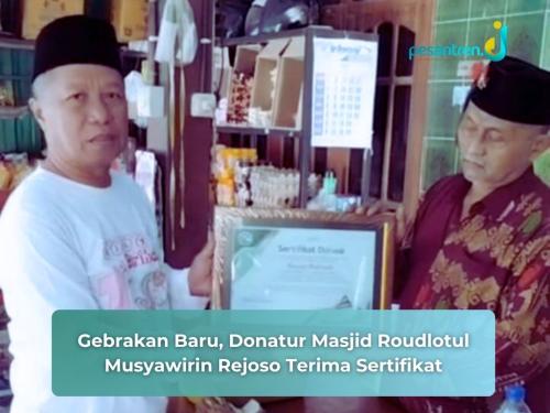 Gebrakan Baru, Donatur Masjid Roudlotul Musyawirin Rejoso Terima Sertifikat