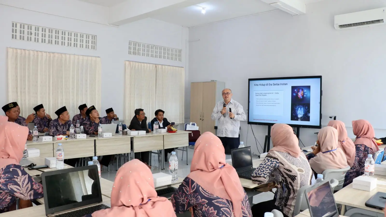 Pacu Produktivitas Guru, MAU Tambakberas Hadirkan Dua Pakar AI dari Malaysia