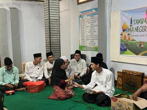 Kunjungi Panti, Inisiatif Siswa Jombang Berbagi di Bulan Ramadan