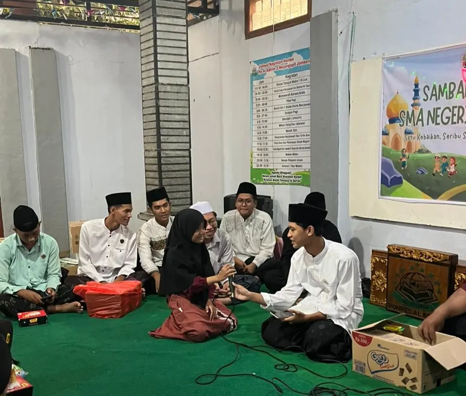 Kunjungi Panti, Inisiatif Siswa Jombang Berbagi di Bulan Ramadan