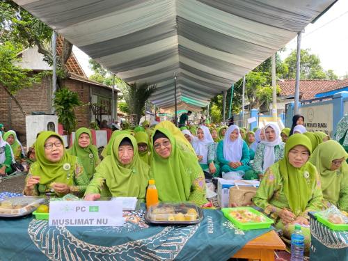Selain Mengaji, Fatayat-Muslimat NU Nganjuk Gelar Bazar UMKM Anggota
