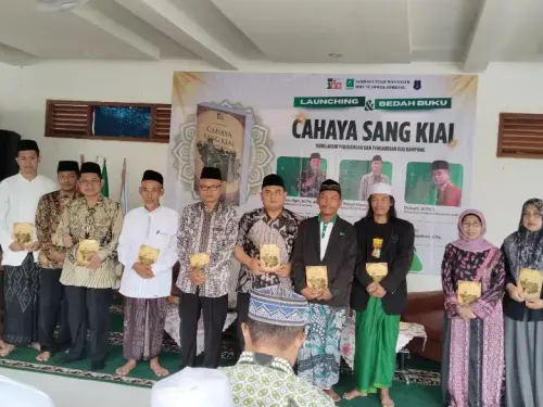 Launching Buku Cahaya Sang Kiai, Ambil Spirit Keteladanan Kiai dan Bunyai Kampung