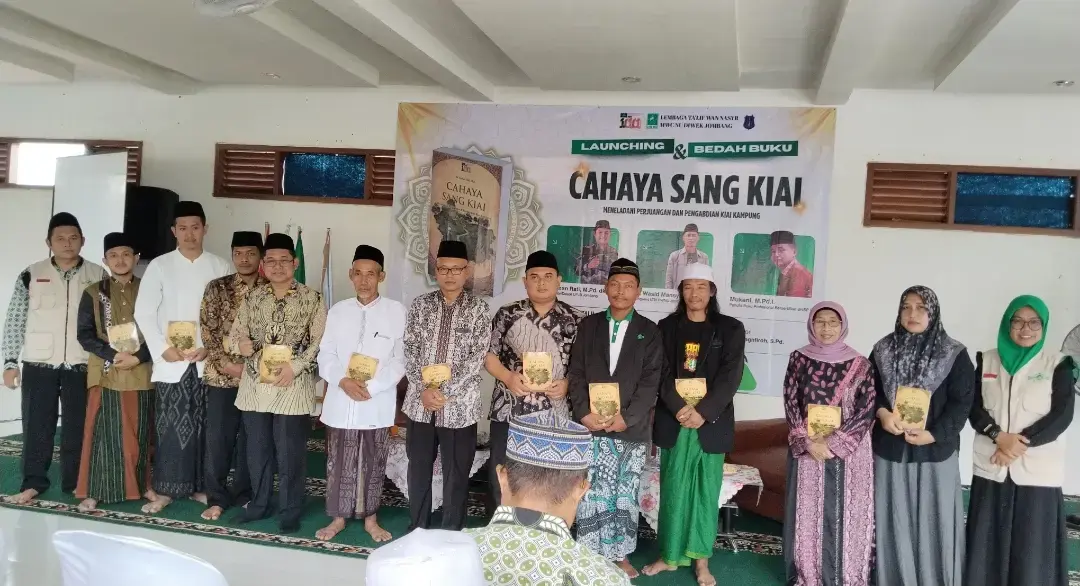 Launching Buku Cahaya Sang Kiai, Ambil Spirit Keteladanan Kiai dan Bunyai Kampung