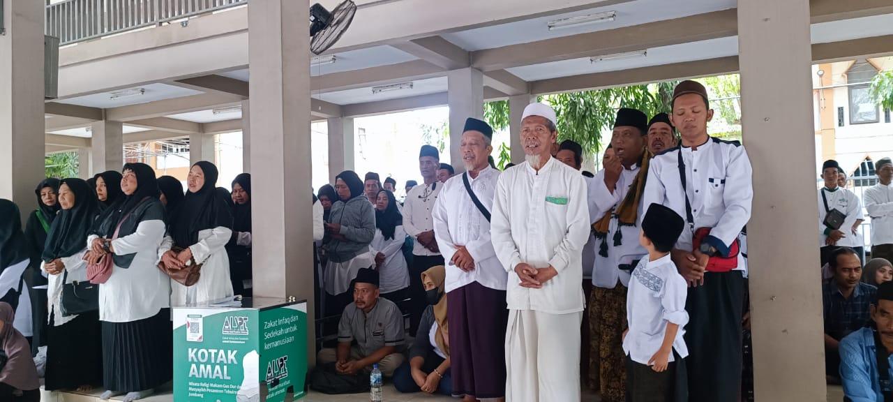 Serap Spirit Khidmat di NU, Kader Penggerak MWCNU Rejoso Ziyarah Makam Pendiri NU