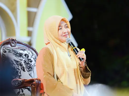 Ny. Hj. Djuwaiiyah Fawaid Ajak Santri Putri Sukorejo Kenali Kalender Hijriah Pada Peringatan Tahun Baru Islam 1448 H
