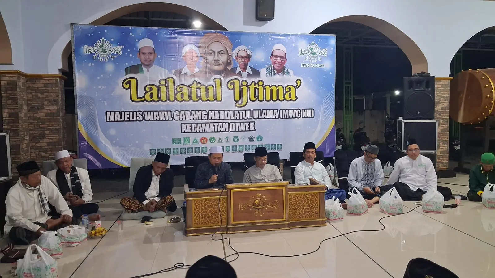 Diguyur Hujan Deras, Lailatul Ijtima' MWCNU Diwek Hidupkan Tradisi Ibadah Nahdliyin